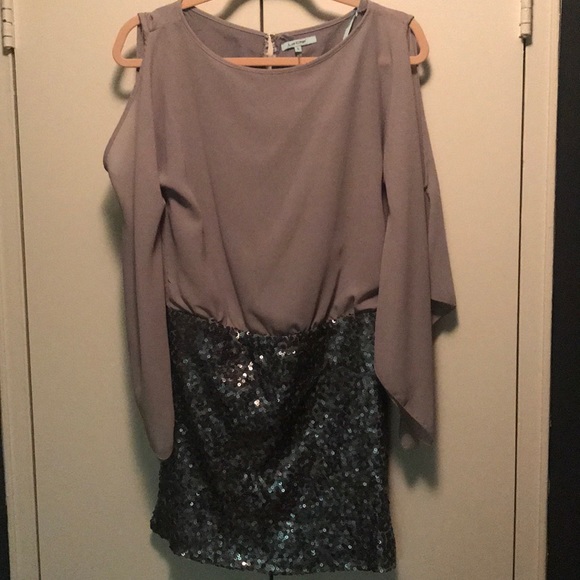 LA CITE Dresses & Skirts - SEXY OPEN BACK COCKTAIL DRESS W/ SEQUIN BOTTOM